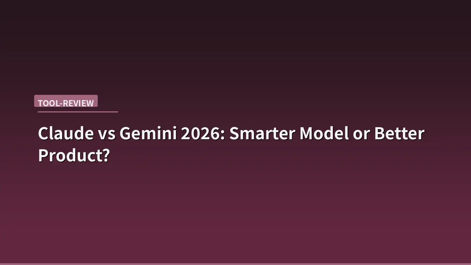兩台筆電並排，分別開啟 Claude 與 Gemini 對話視窗，桌上有筆記本與咖啡